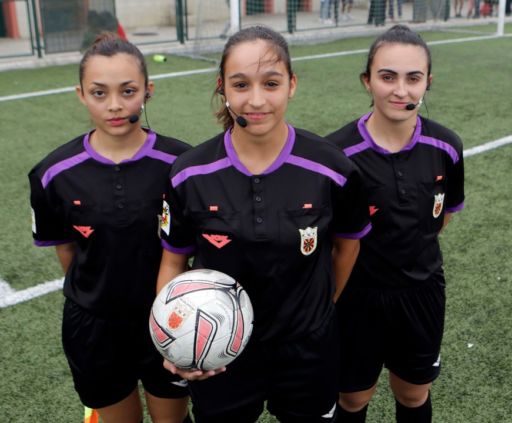 * A: J. A. GOÑI
* F: 21-09-2019
* P:
* L: Mutilva
* T: TRIO ARBITRAL FEMENINO EN EL PARTIDO AMIGO - LAGUNAK B DE FUTBOL PREFERENTE