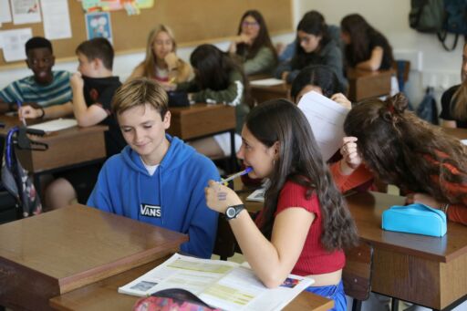 A:  EDUARDO BUXENS 
F:  08 JUNIO 2022
L:  PAMPLONA , COLEGIO SAGRADO CORAZÓN , SECUNDARIA
T:  ÚLTIMAS SEMANAS DE CLASE PARA LOS ALUMNOS DE LA ESO DEL COLEGIO SAGRADO CORAZÓN