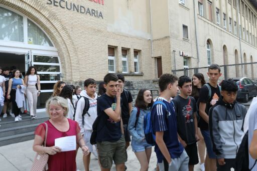 A:  EDUARDO BUXENS 
F:  08 JUNIO 2022
L:  PAMPLONA , COLEGIO SAGRADO CORAZÓN , SECUNDARIA
T:  ÚLTIMAS SEMANAS DE CLASE PARA LOS ALUMNOS DE LA ESO DEL COLEGIO SAGRADO CORAZÓN