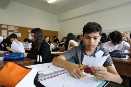 A:  EDUARDO BUXENS 
F:  08 JUNIO 2022
L:  PAMPLONA , COLEGIO SAGRADO CORAZÓN , SECUNDARIA
T:  ÚLTIMAS SEMANAS DE CLASE PARA LOS ALUMNOS DE LA ESO DEL COLEGIO SAGRADO CORAZÓN