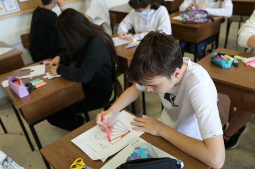 A:  EDUARDO BUXENS 
F:  08 JUNIO 2022
L:  PAMPLONA , COLEGIO SAGRADO CORAZÓN , SECUNDARIA
T:  ÚLTIMAS SEMANAS DE CLASE PARA LOS ALUMNOS DE LA ESO DEL COLEGIO SAGRADO CORAZÓN