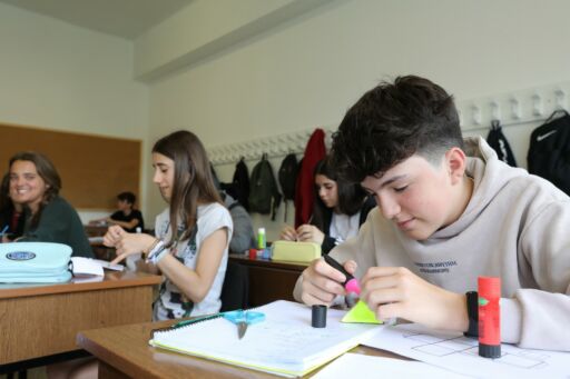 A:  EDUARDO BUXENS 
F:  08 JUNIO 2022
L:  PAMPLONA , COLEGIO SAGRADO CORAZÓN , SECUNDARIA
T:  ÚLTIMAS SEMANAS DE CLASE PARA LOS ALUMNOS DE LA ESO DEL COLEGIO SAGRADO CORAZÓN